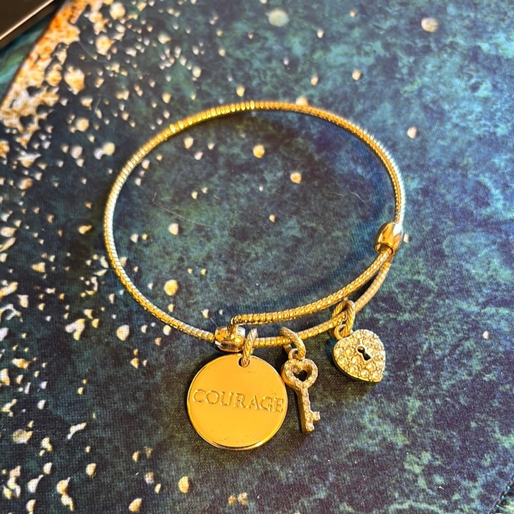 Mary Kay Gold Charm Bracelet with Heart and Disc